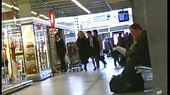 Exhibe à l’aéroport de deux françaises coquines et libertines
